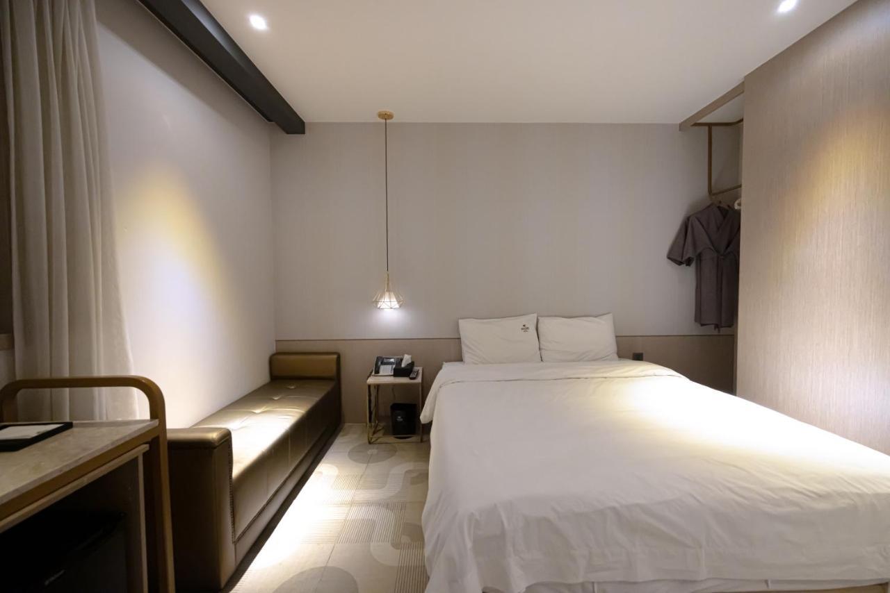 Hound Hotel Seomyeon-Beomcheon Busan Exterior foto